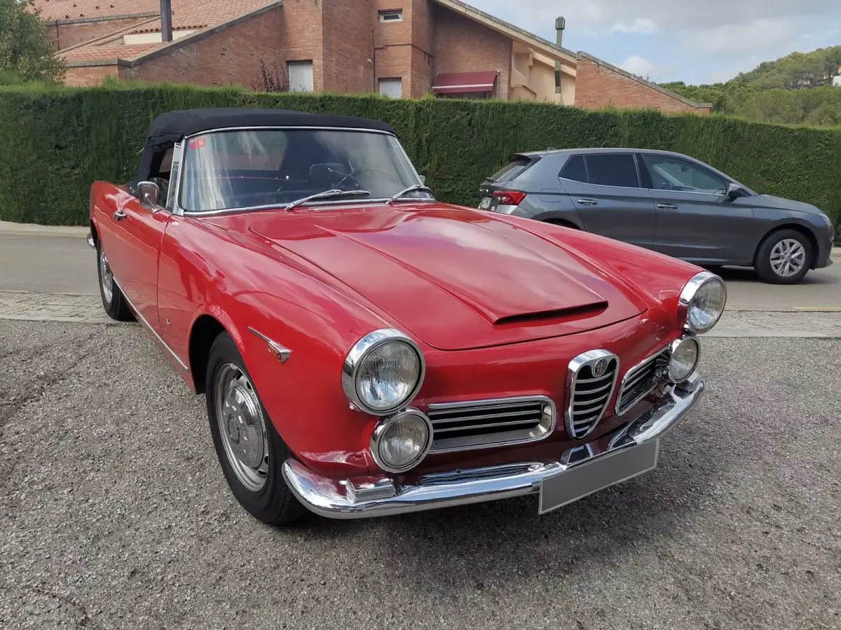 Alfa-Romeo-Spider-Touring-collection-rouge